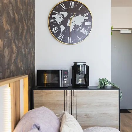 Near Bts Airport Apartment Pressburg