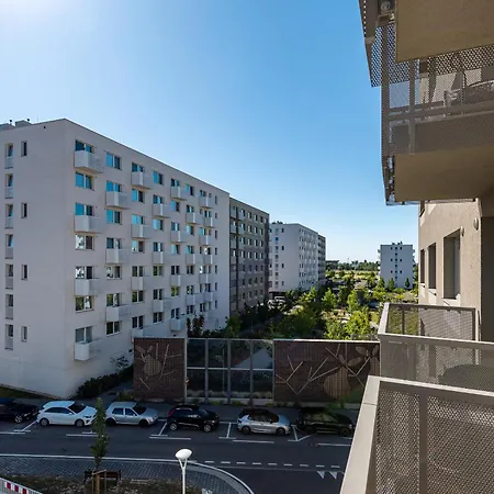 Apartment Near Bts Airport Pressburg