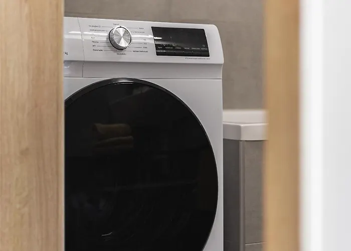 Near Bts Airport شقة