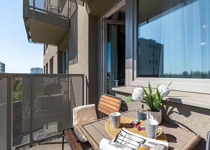 Near Bts Airport شقة *