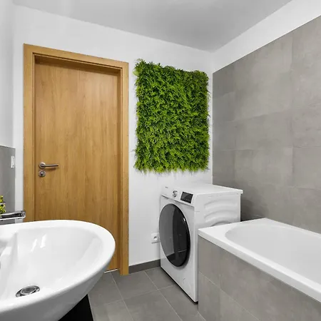 Near Bts Airport Apartman