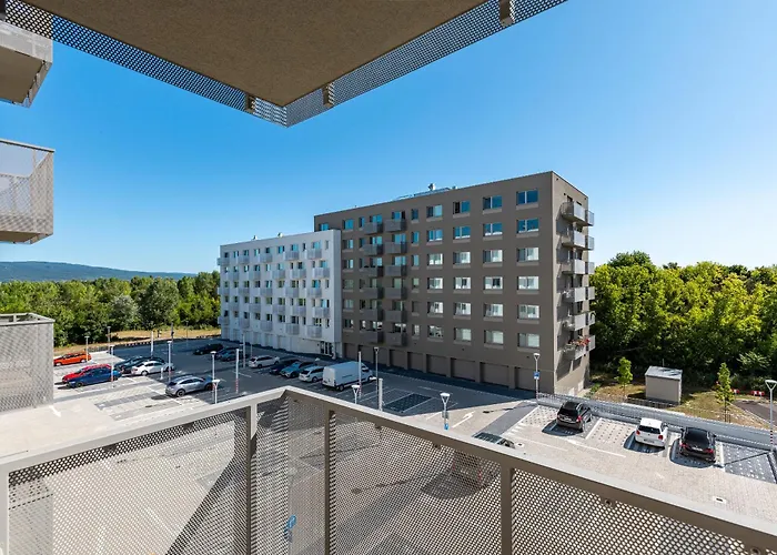 Apartment Near Bts Airport Pressburg